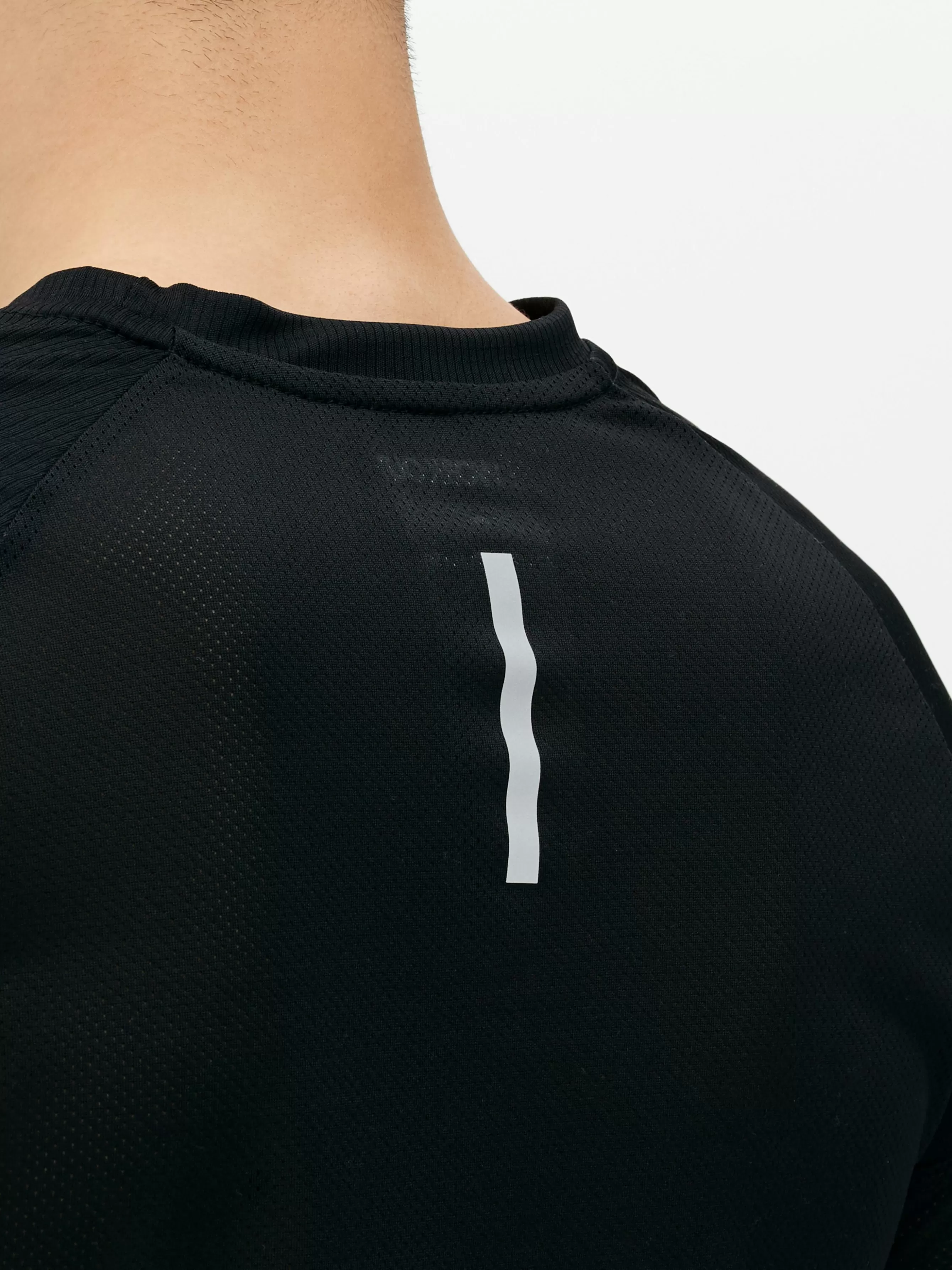 tshirt_desempenho_gola_redonda_2.webp Primark T-shirt Desempenho Gola Redonda